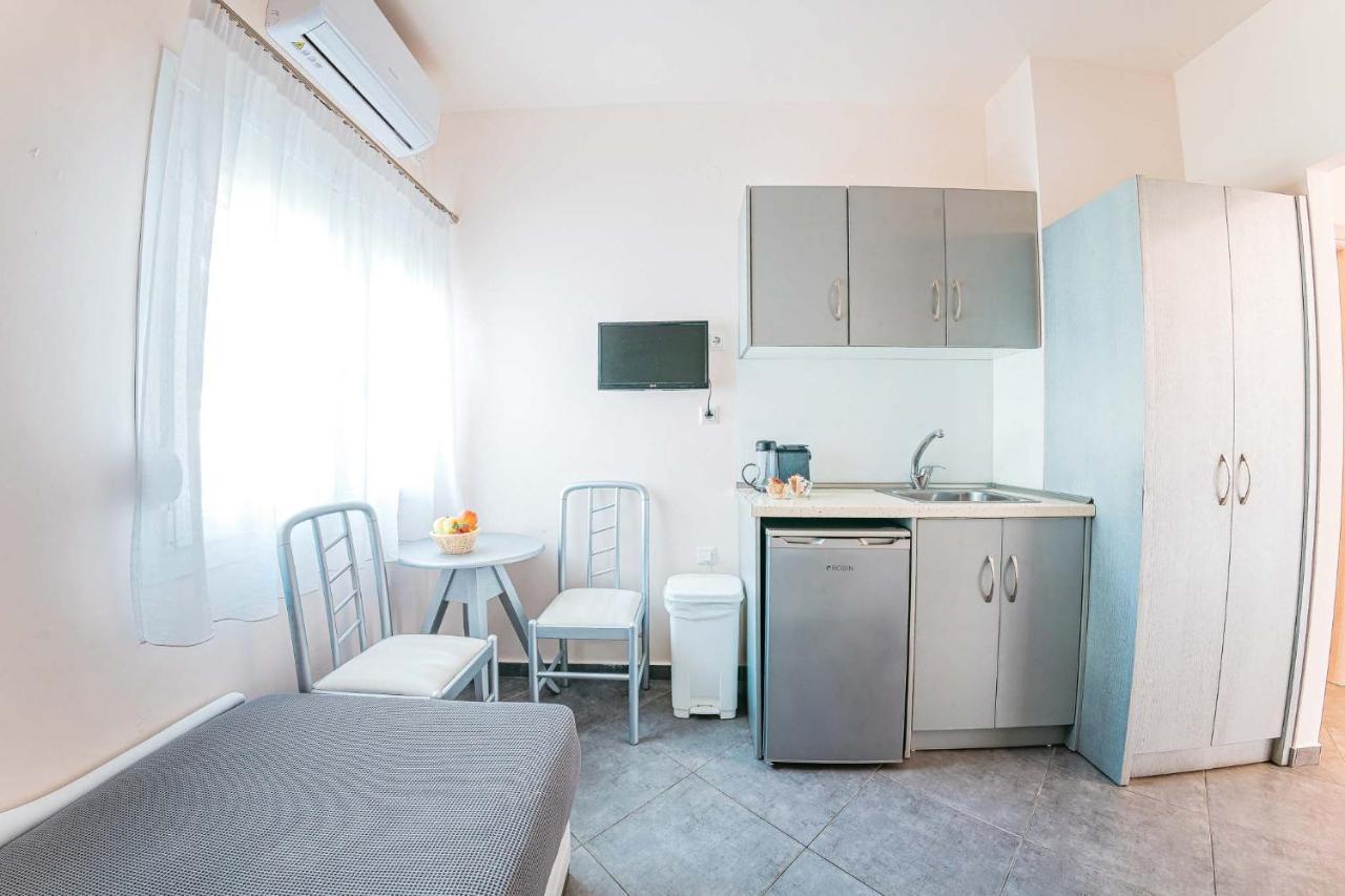 Marinis Boutique Rooms Nea Iraklitsa ภายนอก รูปภาพ