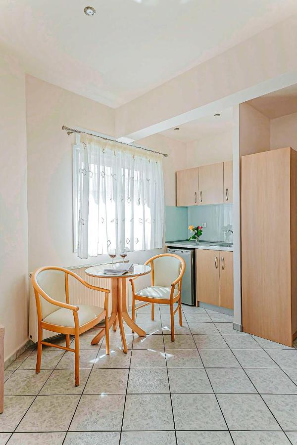 Marinis Boutique Rooms Nea Iraklitsa ภายนอก รูปภาพ