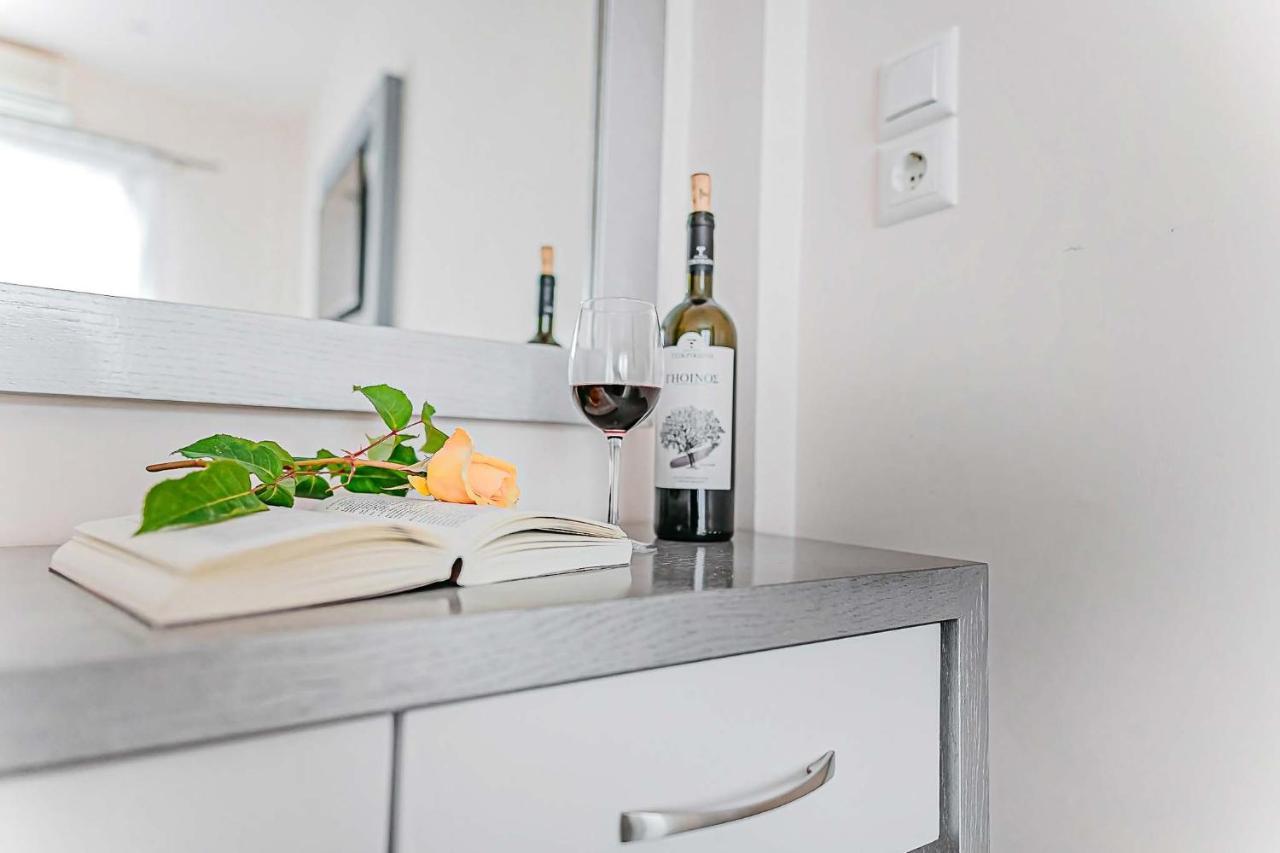 Marinis Boutique Rooms Nea Iraklitsa ภายนอก รูปภาพ