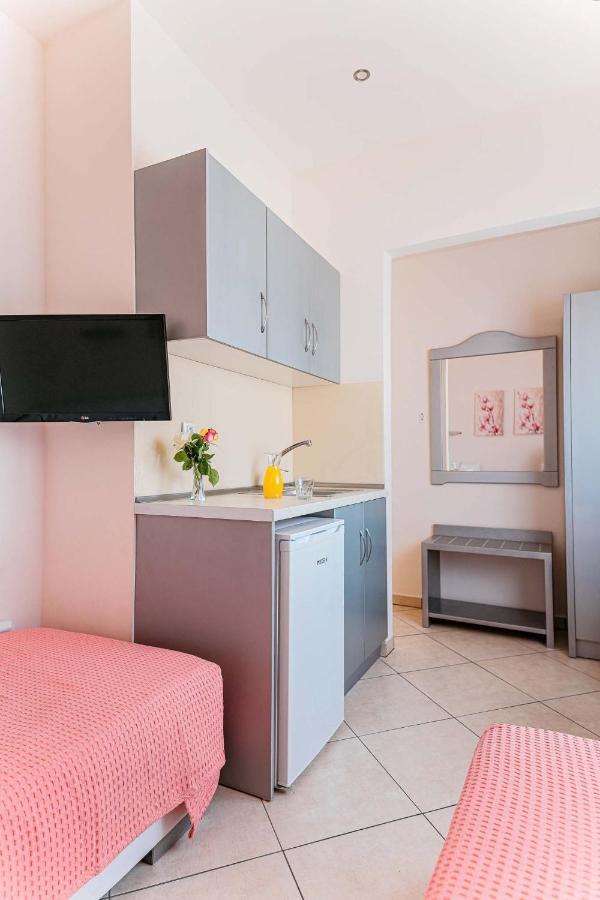 Marinis Boutique Rooms Nea Iraklitsa ภายนอก รูปภาพ