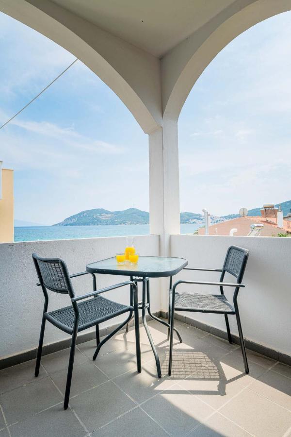 Marinis Boutique Rooms Nea Iraklitsa ภายนอก รูปภาพ