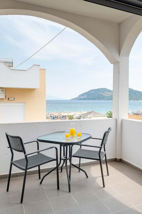 Marinis Boutique Rooms Nea Iraklitsa ภายนอก รูปภาพ