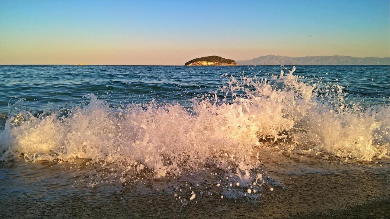 Marinis Boutique Rooms Nea Iraklitsa ภายนอก รูปภาพ
