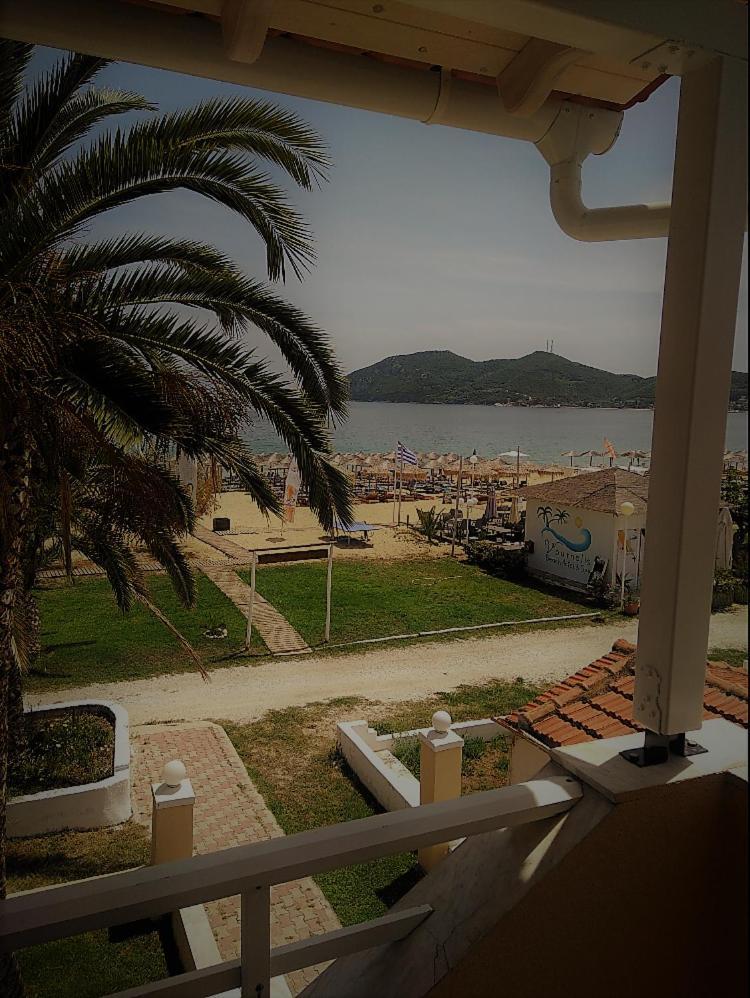 Marinis Boutique Rooms Nea Iraklitsa ภายนอก รูปภาพ