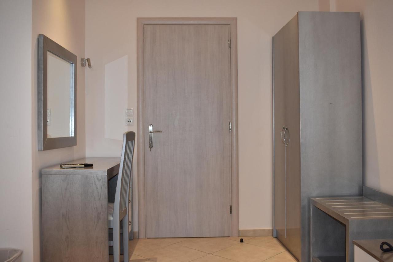 Marinis Boutique Rooms Nea Iraklitsa ภายนอก รูปภาพ