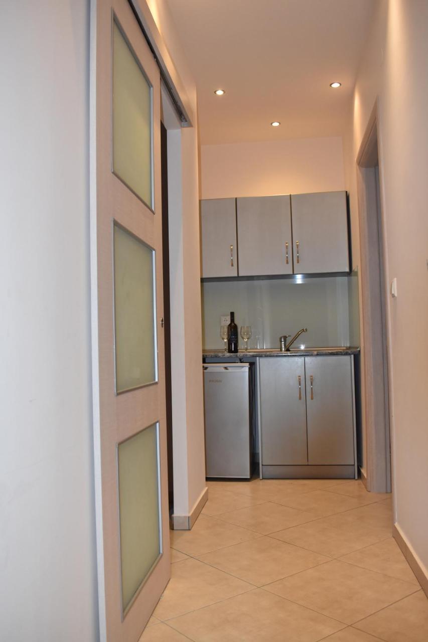 Marinis Boutique Rooms Nea Iraklitsa ภายนอก รูปภาพ