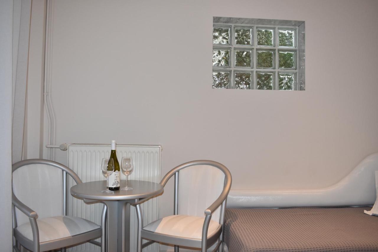 Marinis Boutique Rooms Nea Iraklitsa ภายนอก รูปภาพ