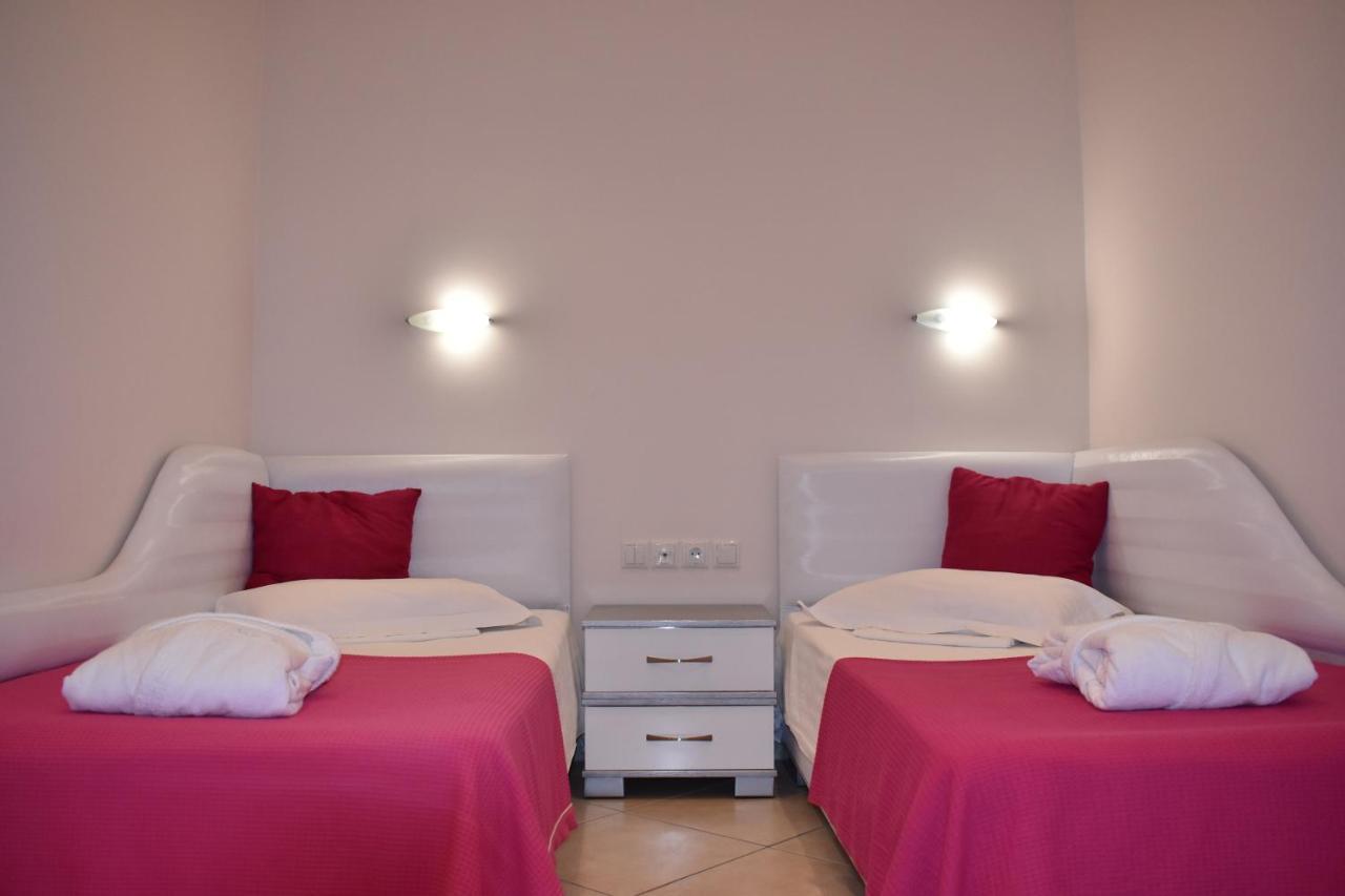 Marinis Boutique Rooms Nea Iraklitsa ภายนอก รูปภาพ