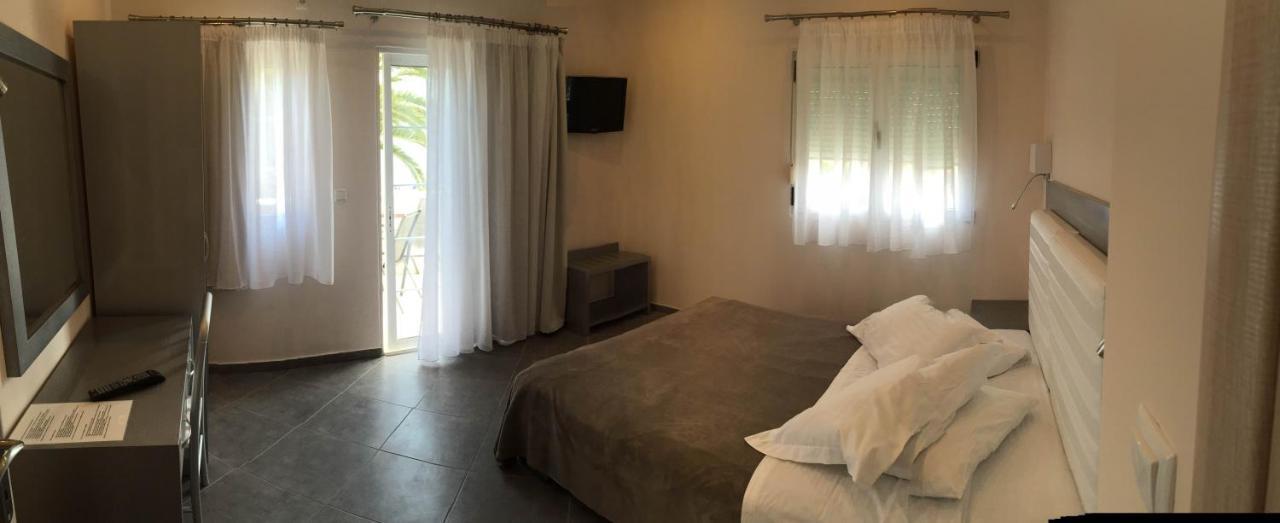 Marinis Boutique Rooms Nea Iraklitsa ภายนอก รูปภาพ