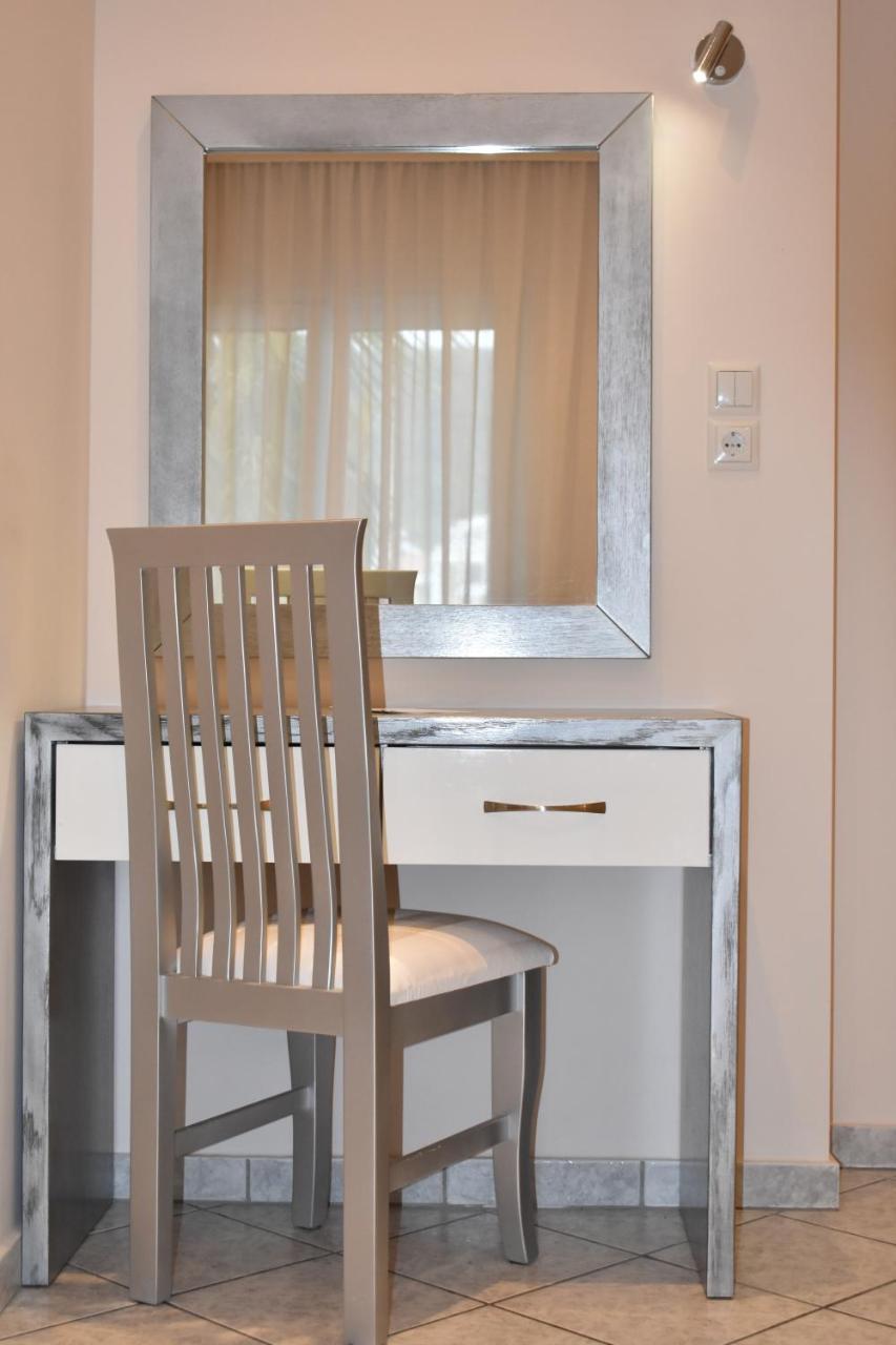 Marinis Boutique Rooms Nea Iraklitsa ภายนอก รูปภาพ