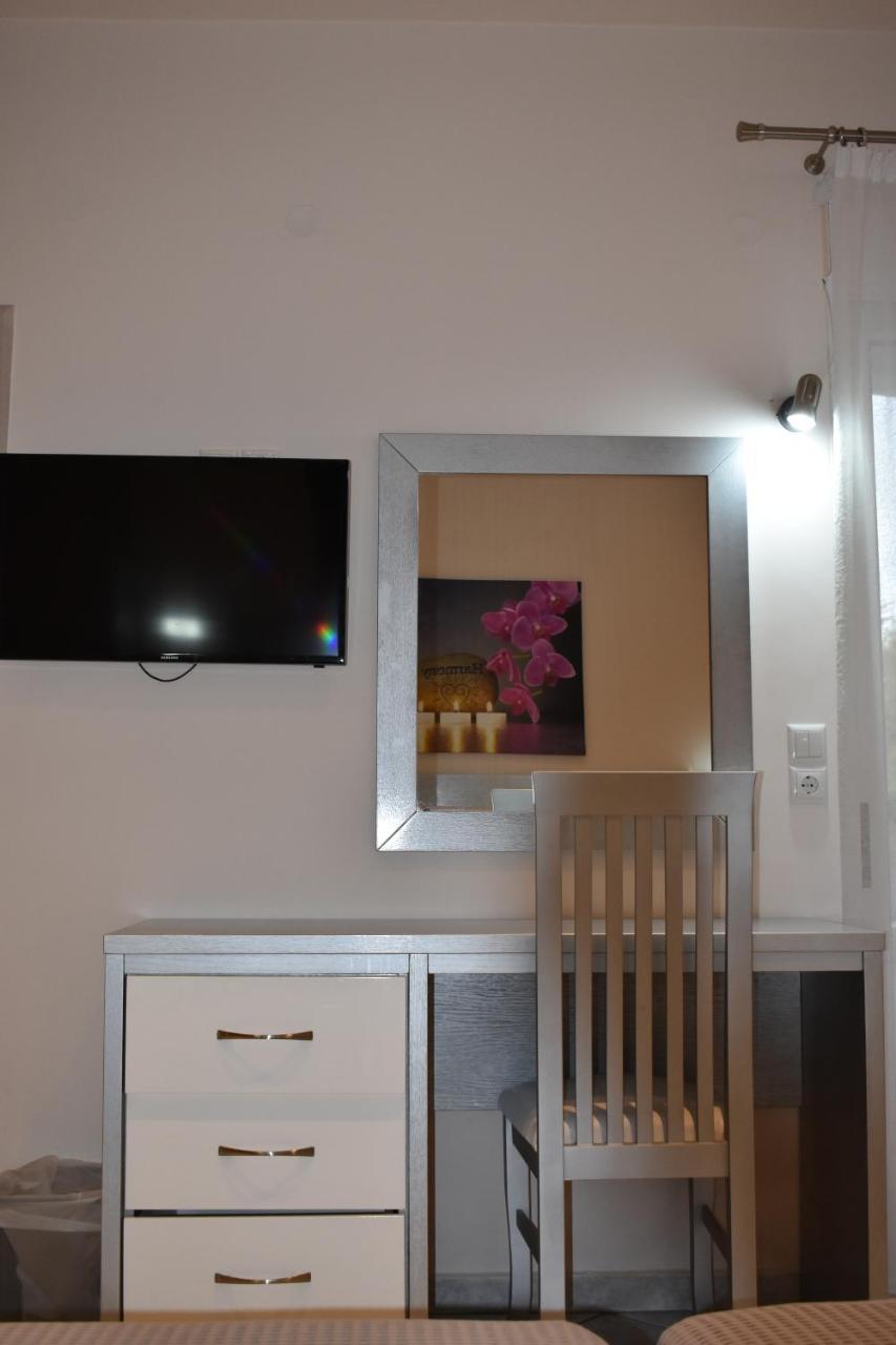 Marinis Boutique Rooms Nea Iraklitsa ภายนอก รูปภาพ