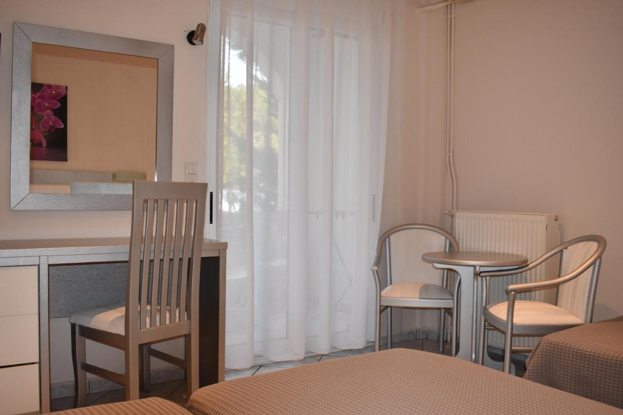 Marinis Boutique Rooms Nea Iraklitsa ภายนอก รูปภาพ