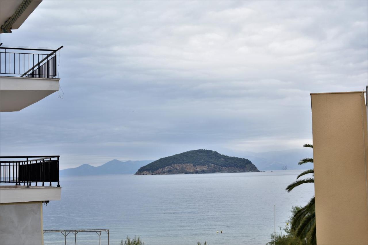 Marinis Boutique Rooms Nea Iraklitsa ภายนอก รูปภาพ