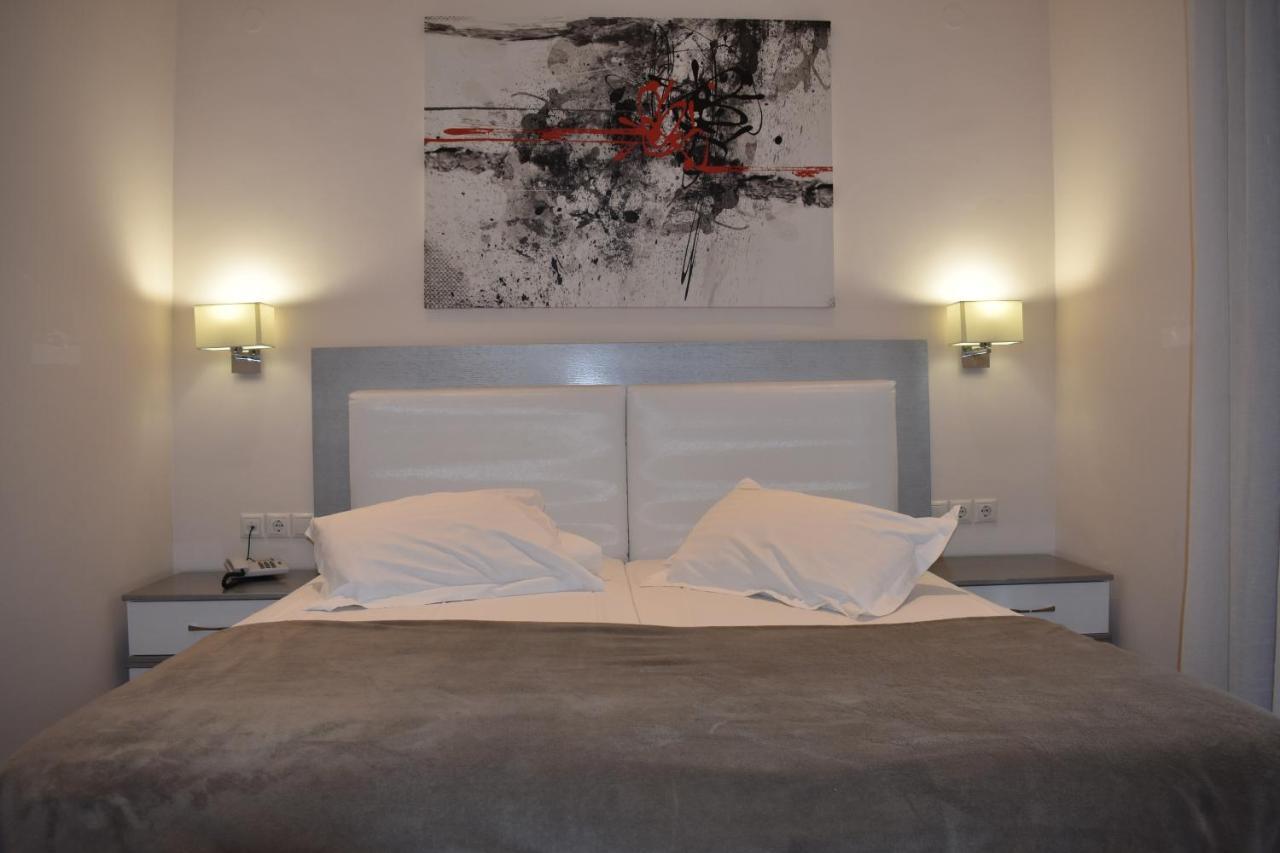 Marinis Boutique Rooms Nea Iraklitsa ภายนอก รูปภาพ