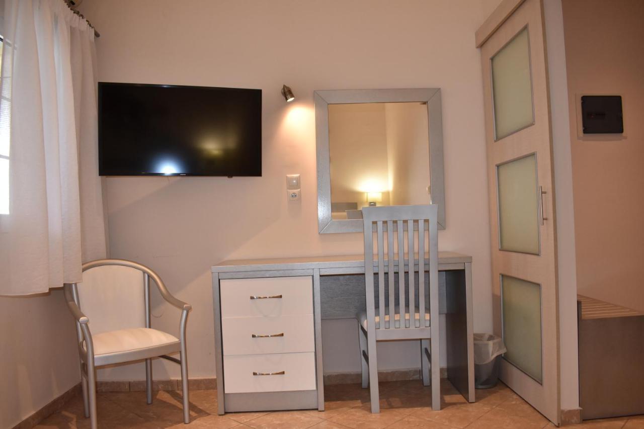 Marinis Boutique Rooms Nea Iraklitsa ภายนอก รูปภาพ