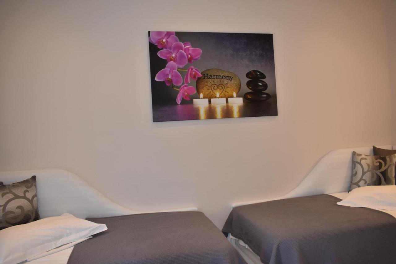 Marinis Boutique Rooms Nea Iraklitsa ภายนอก รูปภาพ