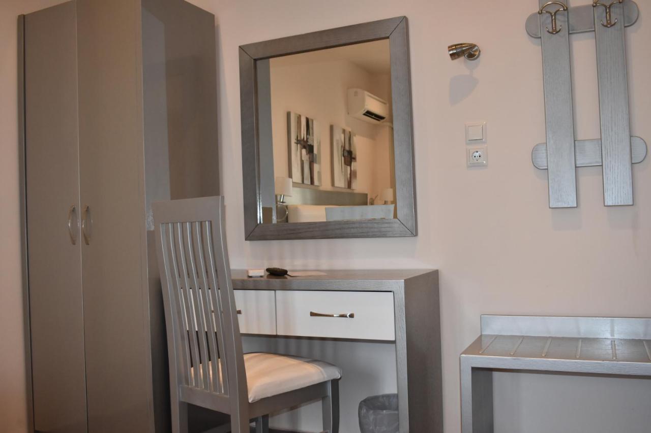 Marinis Boutique Rooms Nea Iraklitsa ภายนอก รูปภาพ