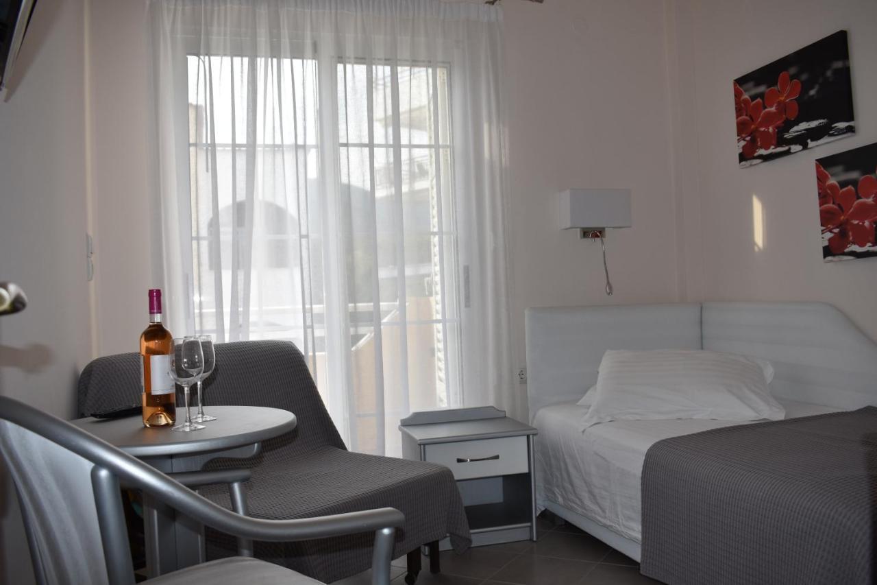 Marinis Boutique Rooms Nea Iraklitsa ภายนอก รูปภาพ