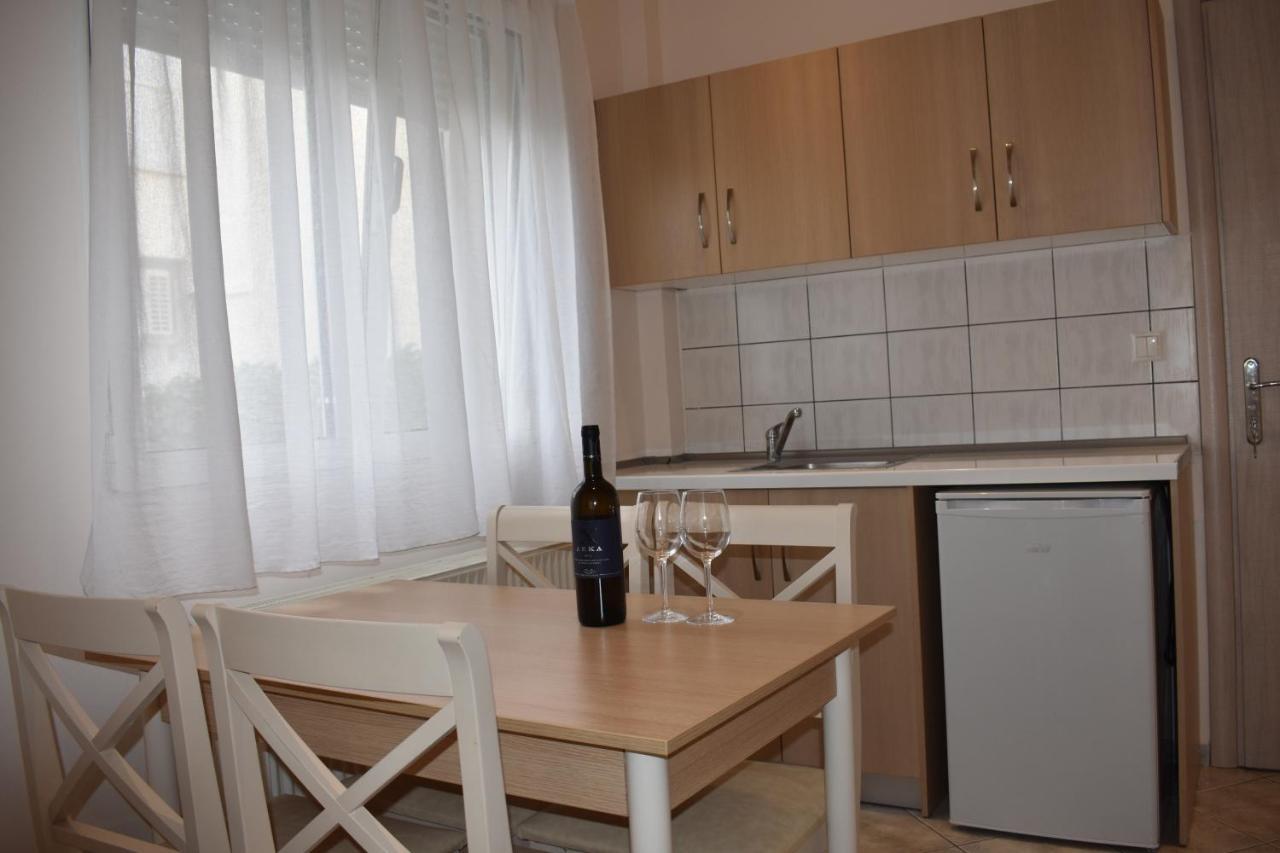 Marinis Boutique Rooms Nea Iraklitsa ภายนอก รูปภาพ