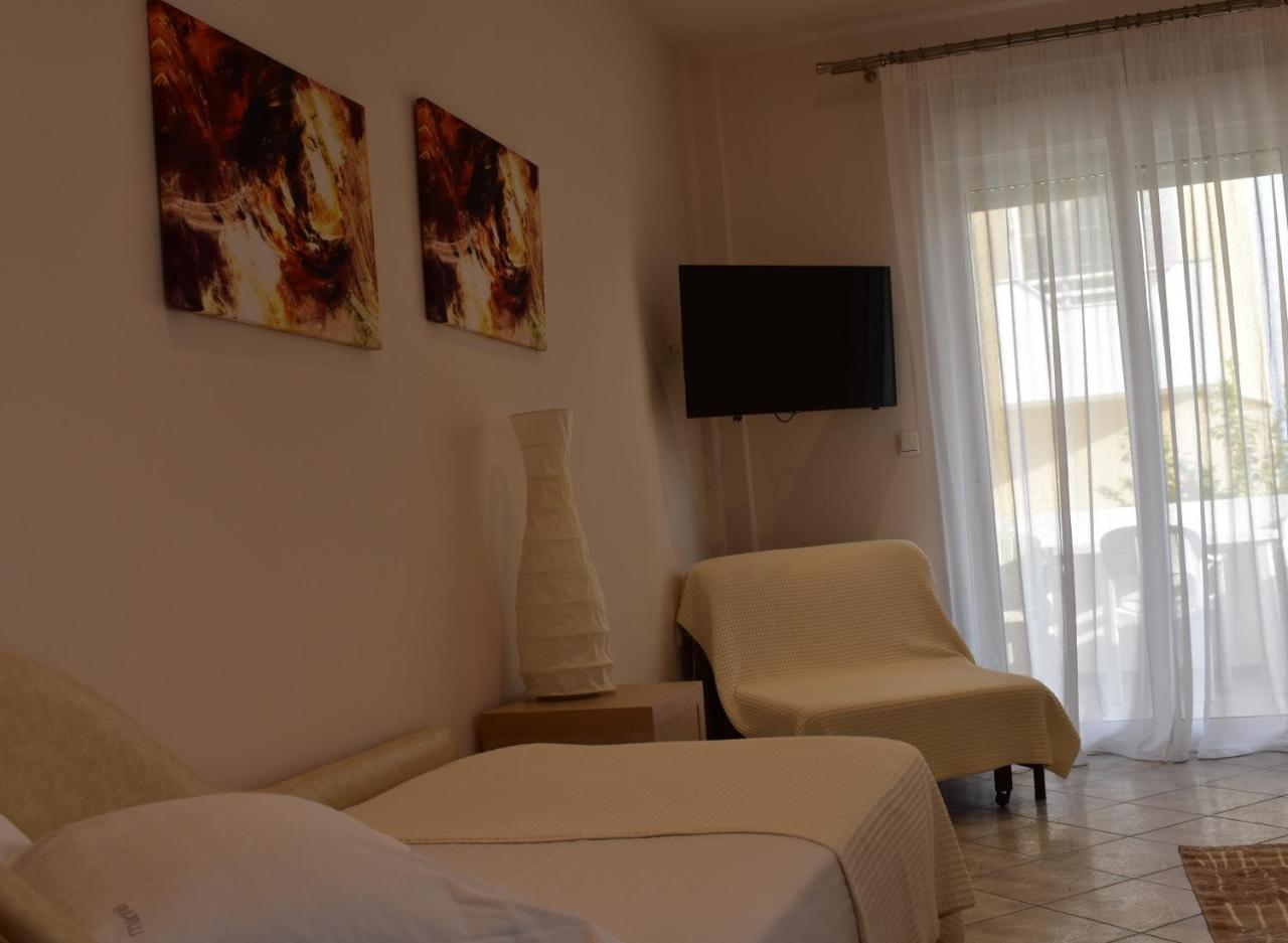 Marinis Boutique Rooms Nea Iraklitsa ภายนอก รูปภาพ