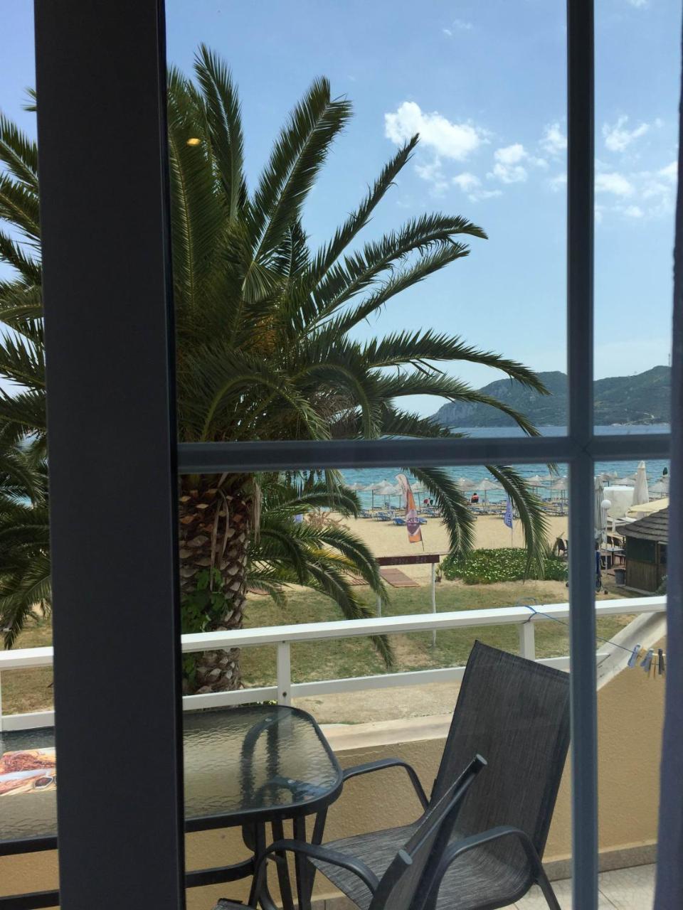 Marinis Boutique Rooms Nea Iraklitsa ภายนอก รูปภาพ